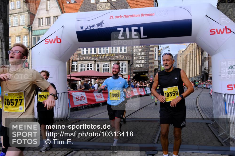 13.09.2026 - 21. swb-Marathon Bremen Tim E. http://msf.ph/oto/10313418 13.09.2026 10:54:38 Ziel 10067, 10146, 10359, 10503, 10577, 10631, 10749, 10765, 10837, 10884, 10996, 11099, 11118, 11329, 11361, 11476, 11593, 11765, 11843, 11989, 11998, 12265, 12328, 12467 meine-sportfotos.de
