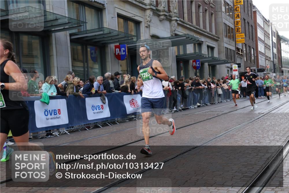 13.09.2026 - 21. swb-Marathon Bremen Strokosch-Dieckow http://msf.ph/oto/10313427 13.09.2026 13:15:21 Ziel 982, 1033, 1445, 2733, 3119, 3346, 3422, 3536, 3689, 3836, 3991, 4212, 4573, 4653, 4663, 5533, 5588, 6162, 6515, 6526, 7203, 7291, 7992, 9029, 9122, 9391, 9475, 9777, 13249, 1664, 2383, 3357, 3743, 4111, 4382, 4646, 4992, 5003, 5149, 5294, 5298, 5385, 5417, 6011, 6351, 6521, 6717, 6773, 6902, 7190, 7346, 7432, 7497, 7515, 7717, 7730, 8086, 8254, 8255, 9253, 9338, 9363, 9483, 13137, 13139 meine-sportfotos.de