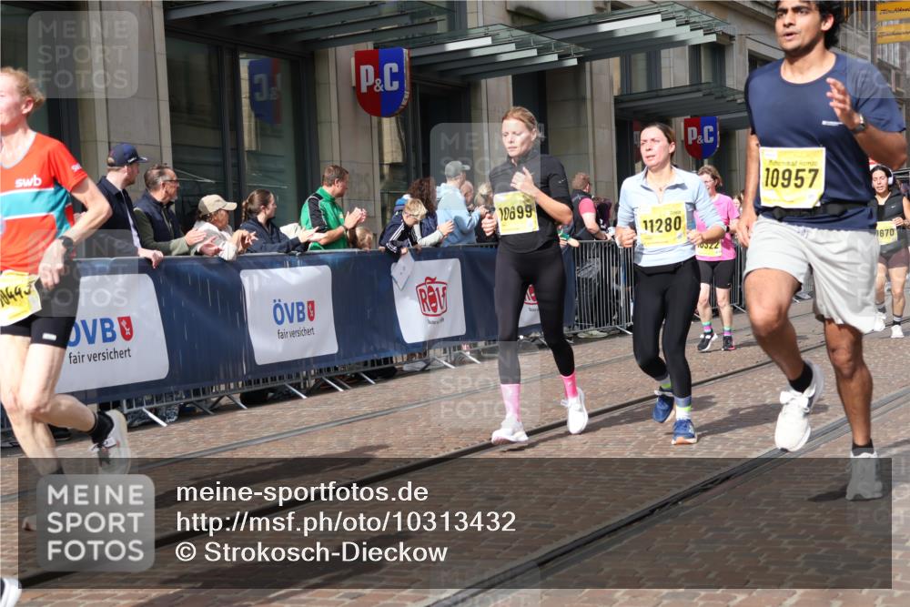 13.09.2026 - 21. swb-Marathon Bremen Strokosch-Dieckow http://msf.ph/oto/10313432 13.09.2026 10:56:09 Ziel 10184, 10211, 10240, 10322, 10356, 10372, 10443, 10670, 10675, 10699, 10844, 11069, 11256, 11280, 11317, 11349, 11407, 11570, 11693, 11795, 11844, 11855, 11871, 11911, 11996, 12452, 12543, 10246, 10298, 10365, 10374, 10690, 10703, 10949, 10957, 10960, 11219, 11782, 11790, 11972, 12061, 12143, 12476, 12484, 13565 meine-sportfotos.de