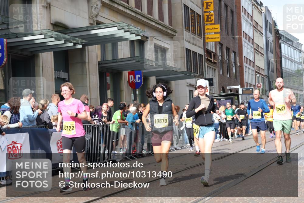 13.09.2026 - 21. swb-Marathon Bremen Strokosch-Dieckow http://msf.ph/oto/10313490 13.09.2026 10:56:11 Ziel 10184, 10211, 10240, 10322, 10356, 10372, 10540, 10670, 10675, 10721, 10824, 10844, 10936, 11069, 11256, 11317, 11349, 11407, 11474, 11570, 11601, 11693, 11795, 11844, 11855, 11871, 11911, 11996, 12452, 12543, 10246, 10298, 10365, 10443, 10690, 10699, 10703, 10949, 10957, 10960, 11219, 11280, 11782, 11790, 11972, 12061, 12143, 12476, 12484, 13565 meine-sportfotos.de