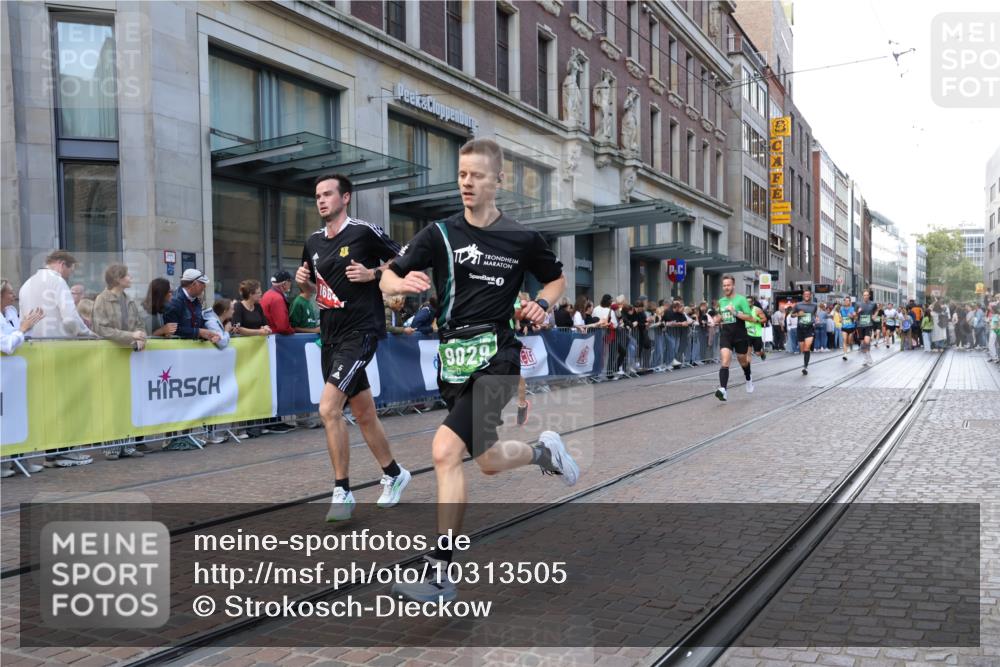13.09.2026 - 21. swb-Marathon Bremen Strokosch-Dieckow http://msf.ph/oto/10313505 13.09.2026 13:15:24 Ziel 982, 1033, 1445, 2733, 3119, 3346, 3422, 3536, 3689, 3836, 3991, 4212, 4573, 4653, 4663, 5474, 5533, 5588, 6162, 6481, 6515, 7203, 7992, 9029, 9122, 9391, 9475, 9777, 13249, 1664, 3357, 3743, 4111, 4382, 4646, 4663, 4992, 5003, 5149, 5385, 5417, 6011, 6351, 6521, 6526, 6773, 6902, 7291, 7346, 7432, 7497, 7515, 7717, 7730, 8086, 8254, 8255, 9253, 9338, 9363, 9483, 13137, 13139 meine-sportfotos.de