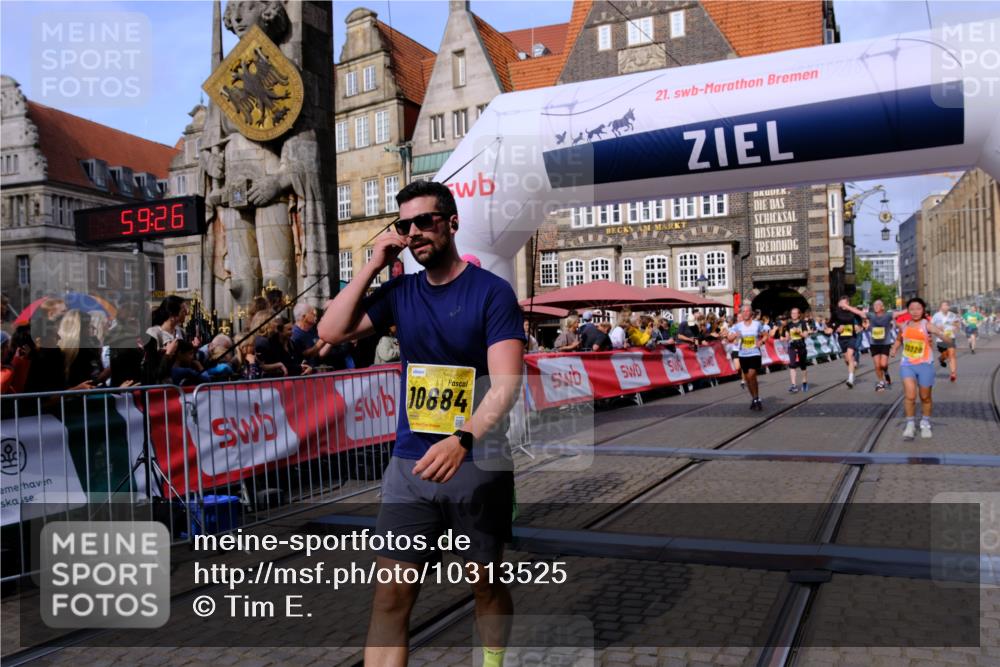 13.09.2026 - 21. swb-Marathon Bremen Tim E. http://msf.ph/oto/10313525 13.09.2026 10:54:42 Ziel 10067, 10146, 10359, 10410, 10503, 10577, 10631, 10749, 10765, 10837, 10884, 11039, 11099, 11118, 11389, 11476, 11593, 11843, 11989, 12265, 12328, 12467 meine-sportfotos.de
