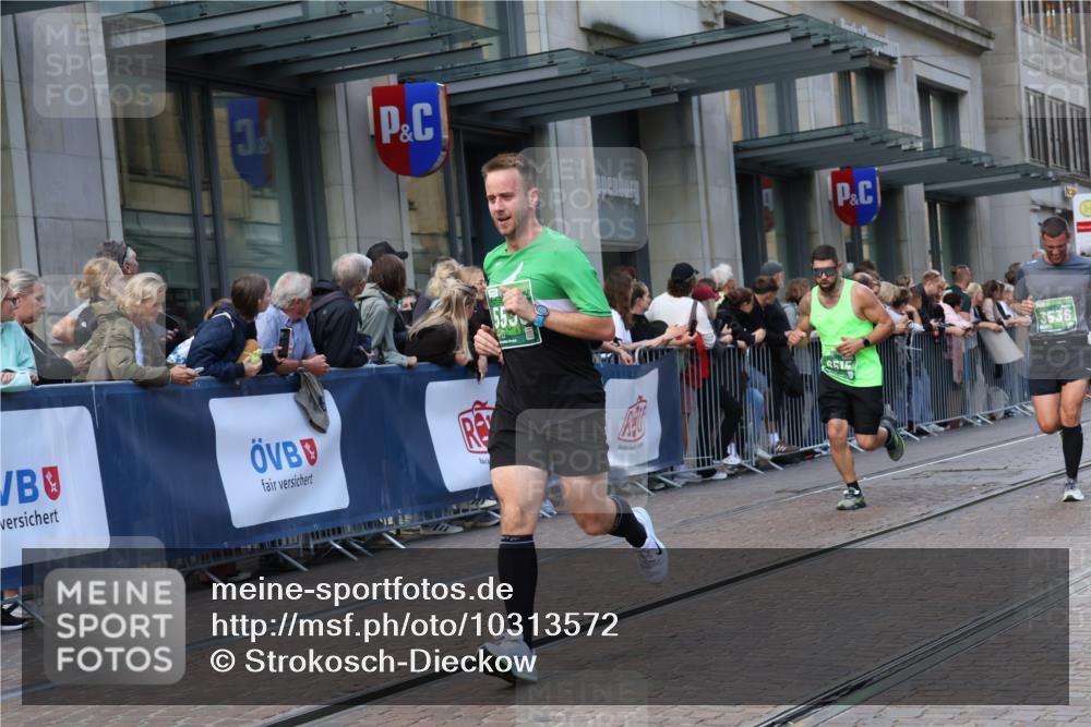 13.09.2026 - 21. swb-Marathon Bremen Strokosch-Dieckow http://msf.ph/oto/10313572 13.09.2026 13:15:26 Ziel 982, 1033, 1445, 2733, 3119, 3346, 3422, 3536, 3689, 3836, 3991, 4212, 4573, 4653, 5474, 5533, 5588, 5913, 6162, 6481, 6515, 7203, 7992, 9029, 9122, 9391, 9475, 9777, 13149, 13249, 1664, 3357, 3743, 4111, 4382, 4646, 4663, 4992, 5003, 5149, 5385, 6011, 6526, 6773, 6902, 7291, 7346, 7432, 7497, 7515, 7717, 7730, 8086, 8254, 8255, 9253, 9338, 9483, 13137, 13139 meine-sportfotos.de