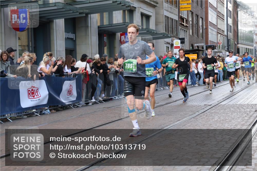13.09.2026 - 21. swb-Marathon Bremen Strokosch-Dieckow http://msf.ph/oto/10313719 13.09.2026 13:15:29 Ziel 145, 982, 1033, 1445, 1955, 2733, 3119, 3422, 3536, 3689, 3836, 3991, 4573, 4823, 5430, 5474, 5533, 5588, 5913, 6162, 6481, 6515, 7203, 7307, 7413, 9029, 9122, 9278, 9475, 9777, 13149, 13249, 1445, 1664, 3346, 3357, 3743, 4111, 4212, 4646, 4653, 4663, 5003, 5149, 5385, 6011, 6526, 6773, 6902, 7203, 7291, 7346, 7497, 7515, 7717, 7730, 7992, 8086, 8254, 8255, 9253, 9338, 9391, 9483, 13137, 13139 meine-sportfotos.de