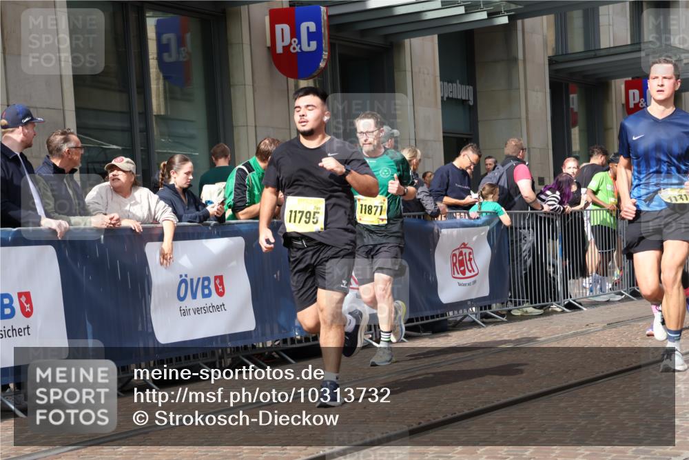 13.09.2026 - 21. swb-Marathon Bremen Strokosch-Dieckow http://msf.ph/oto/10313732 13.09.2026 10:56:19 Ziel 10240, 10356, 10372, 10486, 10540, 10675, 10721, 10771, 10824, 10844, 10888, 10936, 11064, 11069, 11256, 11349, 11407, 11474, 11601, 11795, 11844, 11855, 11871, 11872, 11911, 11996, 12434, 12543, 10184, 10211, 10246, 10298, 10322, 10365, 10443, 10670, 10699, 10949, 10957, 10960, 11219, 11280, 11317, 11570, 11693, 11782, 11790, 12061, 12452, 12476, 13565 meine-sportfotos.de