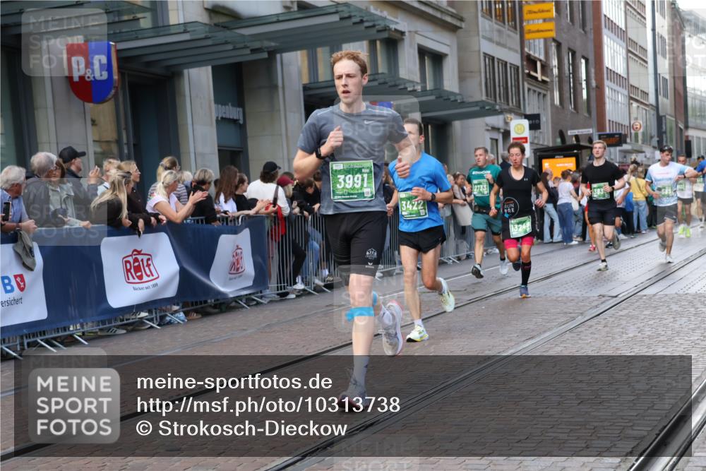 13.09.2026 - 21. swb-Marathon Bremen Strokosch-Dieckow http://msf.ph/oto/10313738 13.09.2026 13:15:29 Ziel 145, 982, 1033, 1445, 1955, 2733, 3119, 3422, 3536, 3689, 3836, 3991, 4573, 4823, 5430, 5474, 5533, 5588, 5913, 6162, 6481, 6515, 7203, 7307, 7413, 9029, 9122, 9278, 9475, 9777, 13149, 13249, 1445, 1664, 3346, 3357, 3743, 4111, 4212, 4646, 4653, 4663, 5003, 5149, 5385, 6011, 6526, 6773, 6902, 7203, 7291, 7346, 7497, 7515, 7717, 7730, 7992, 8086, 8254, 8255, 9253, 9338, 9391, 9483, 13137, 13139 meine-sportfotos.de