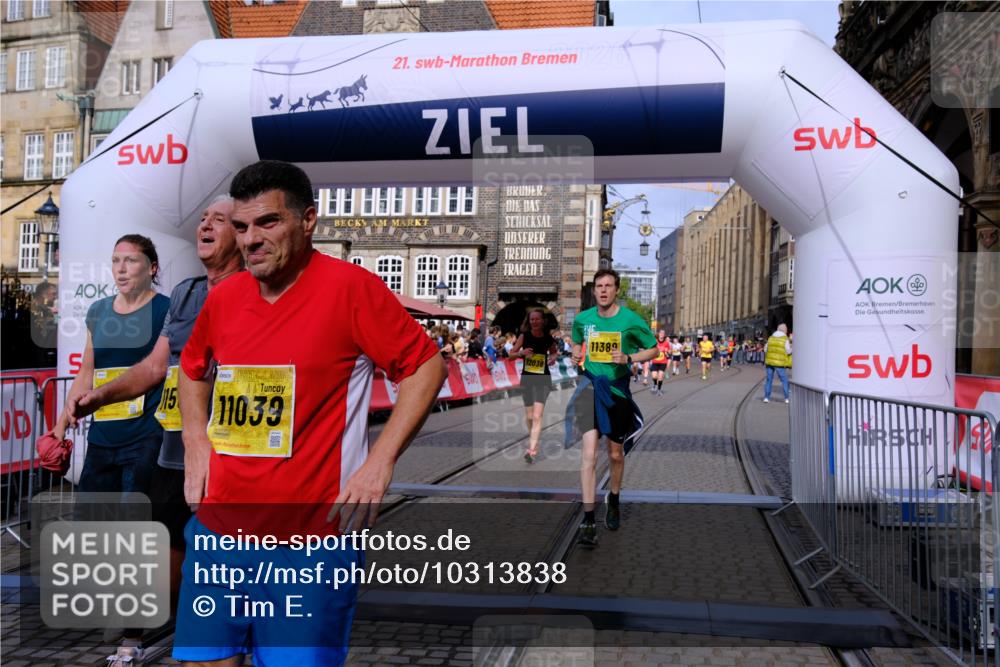 13.09.2026 - 21. swb-Marathon Bremen Tim E. http://msf.ph/oto/10313838 13.09.2026 10:54:50 Ziel 10067, 10146, 10410, 10503, 10608, 10631, 10704, 10765, 10837, 10884, 11039, 11174, 11389, 11593, 11874, 12038, 12265, 12328, 12467, 12519, 13526 meine-sportfotos.de