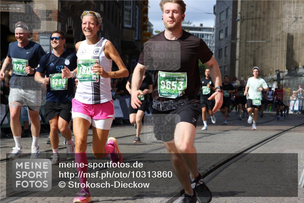 13.09.2026 - 21. swb-Marathon Bremen Strokosch-Dieckow http://msf.ph/oto/10313860 13.09.2026 13:30:49 Ziel 625, 1067, 2265, 2452, 2723, 2900, 3163, 3164, 3425, 4058, 4206, 4332, 4342, 4415, 4425, 4748, 4757, 5506, 5551, 6134, 6347, 6988, 7253, 7567, 7645, 7821, 8090, 8105, 8116, 8117, 8169, 8314, 8494, 8762, 8878, 8966, 9011, 9015, 9108, 9412, 9695, 9825, 244, 1189, 1479, 2902, 3360, 3800, 4251, 5600, 6307, 7198, 7637, 7760, 7798, 8543, 8616, 9290, 9507, 9767, 9937, 9958, 9962, 9976, 13152, 13215 meine-sportfotos.de