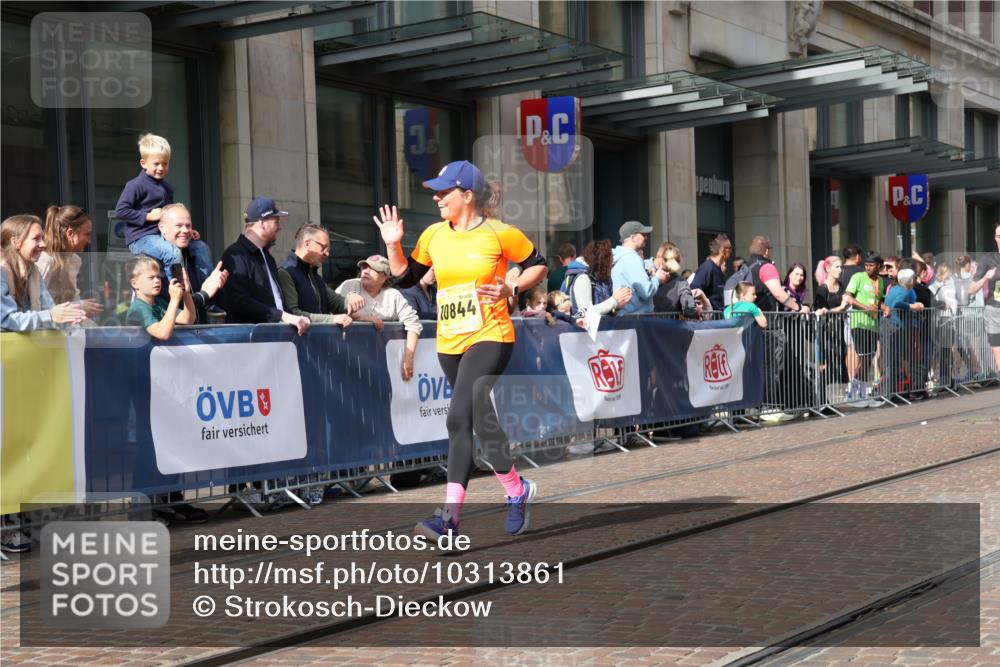 13.09.2026 - 21. swb-Marathon Bremen Strokosch-Dieckow http://msf.ph/oto/10313861 13.09.2026 10:56:21 Ziel 10240, 10356, 10372, 10486, 10540, 10675, 10721, 10771, 10824, 10888, 10936, 11064, 11069, 11256, 11349, 11407, 11474, 11601, 11844, 11855, 11871, 11872, 11911, 11996, 12284, 12434, 12543, 10184, 10211, 10246, 10298, 10322, 10365, 10443, 10670, 10699, 10844, 10949, 10957, 10960, 11219, 11256, 11280, 11317, 11570, 11693, 11782, 11790, 11795, 12452, 12476, 13565 meine-sportfotos.de