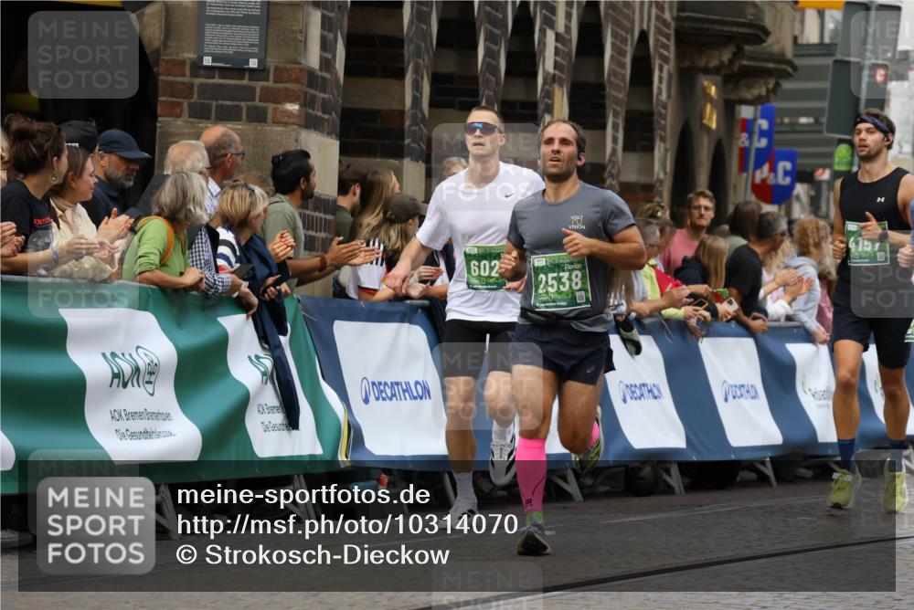 13.09.2026 - 21. swb-Marathon Bremen Strokosch-Dieckow http://msf.ph/oto/10314070 13.09.2026 13:05:42 Ziel 439, 3271, 3365, 4025, 5092, 7102, 7141, 9273, 1017, 1745, 2538, 3520, 4157, 6025, 6058, 8706, 8877, 8973, 9010 meine-sportfotos.de