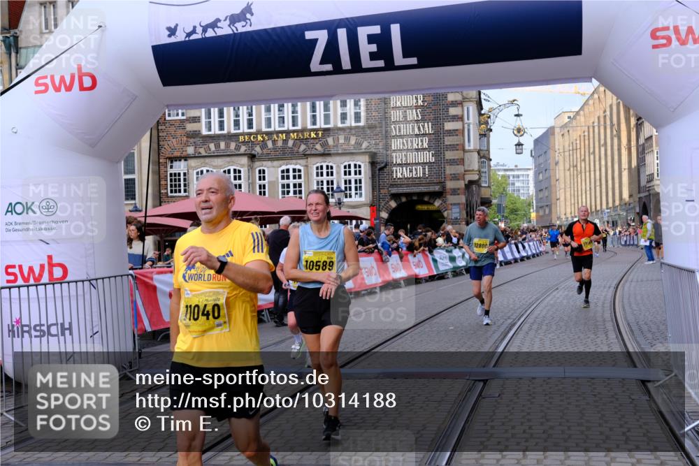 13.09.2026 - 21. swb-Marathon Bremen Tim E. http://msf.ph/oto/10314188 13.09.2026 10:55:02 Ziel 10589, 10608, 10704, 11040, 11174, 11389, 11569, 11874, 12038, 12519, 12800, 13526, 13592 meine-sportfotos.de