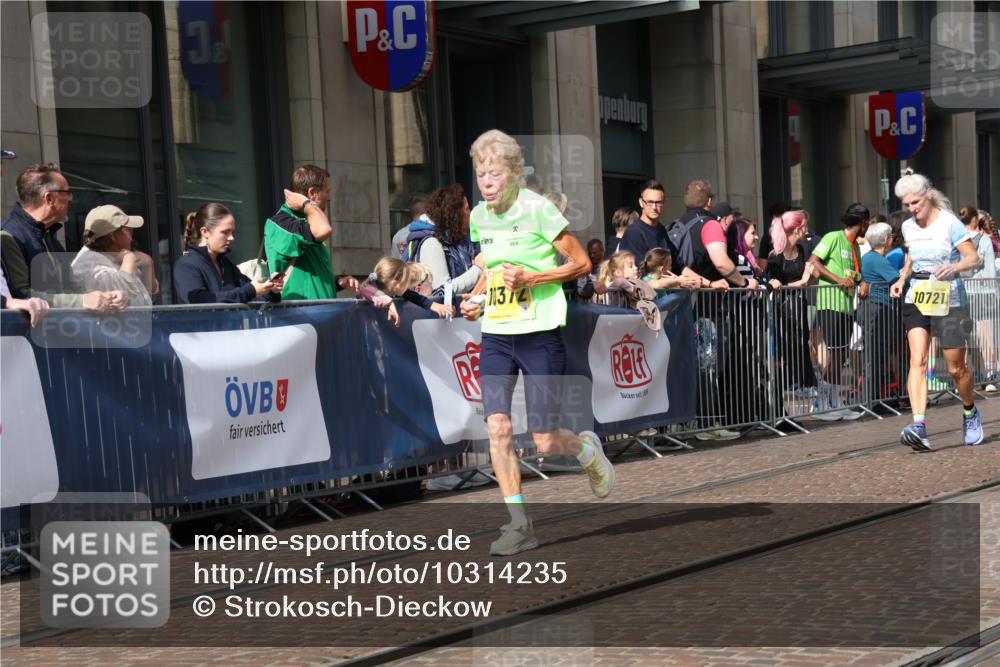 13.09.2026 - 21. swb-Marathon Bremen Strokosch-Dieckow http://msf.ph/oto/10314235 13.09.2026 10:56:29 Ziel 10240, 10372, 10486, 10540, 10610, 10721, 10771, 10824, 10888, 10936, 11000, 11064, 11079, 11328, 11349, 11474, 11601, 11872, 11911, 11946, 11996, 12284, 12434, 10184, 10211, 10240, 10246, 10322, 10356, 10365, 10443, 10670, 10675, 10699, 10844, 10957, 10960, 11069, 11256, 11280, 11317, 11407, 11570, 11693, 11782, 11795, 11844, 11855, 11871, 12452, 12543 meine-sportfotos.de
