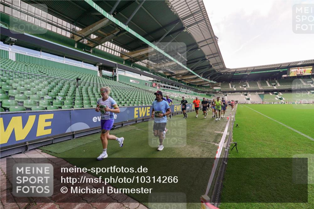 13.09.2026 - 21. swb-Marathon Bremen Michael Burmester http://msf.ph/oto/10314266 13.09.2026 13:09:42 Laufen im Stadion 164, 383, 391, 448, 532, 549, 563, 625, 813, 869, 898, 1025, 1072, 1124, 1150, 1180, 1289, 1398, 1559, 1855, 1867, 1880, 1894, 1899, 2041, 2202, 2208, 2229, 2232, 2243, 2268, 2284, 2339, 2380, 2413, 2429, 2441, 2467, 2471, 2525, 2530, 2553, 2573, 2594, 2635, 2682, 2692, 2714, 2717, 2727, 2785, 2823, 2841, 2897, 2920, 2930, 2931, 2932, 2941, 3032, 3063, 3086, 3089, 3122, 3291, 3316, 3327, 3333, 3398, 3410, 3437, 3707, 3769, 3857, 109 meine-sportfotos.de