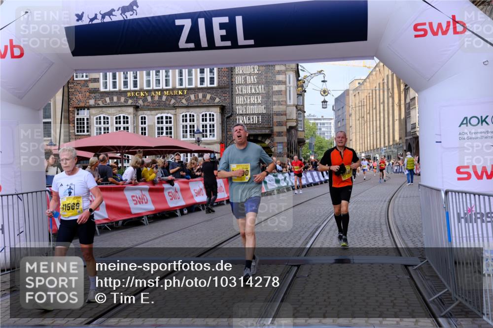 13.09.2026 - 21. swb-Marathon Bremen Tim E. http://msf.ph/oto/10314278 13.09.2026 10:55:04 Ziel 10589, 10608, 10704, 10901, 11040, 11174, 11569, 11874, 11889, 12313, 12519, 12800, 13526, 13592 meine-sportfotos.de
