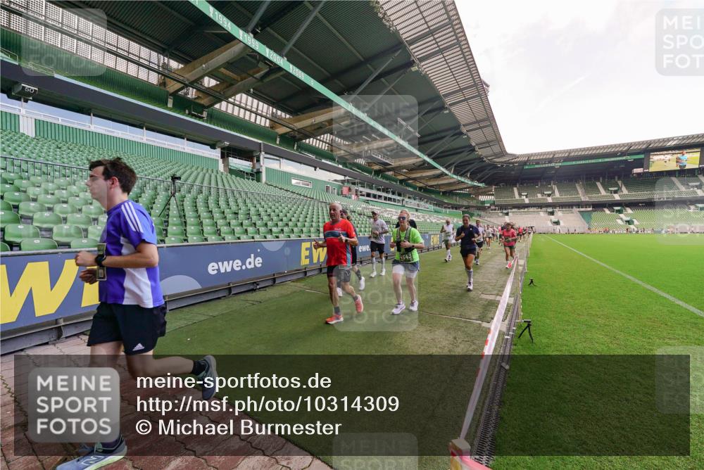 13.09.2026 - 21. swb-Marathon Bremen Michael Burmester http://msf.ph/oto/10314309 13.09.2026 13:09:47 Laufen im Stadion 164, 383, 391, 448, 532, 549, 563, 625, 813, 869, 898, 1025, 1072, 1124, 1150, 1180, 1289, 1398, 1559, 1855, 1867, 1880, 1894, 1899, 2041, 2202, 2208, 2232, 2243, 2268, 2284, 2339, 2342, 2380, 2413, 2429, 2441, 2467, 2471, 2525, 2530, 2553, 2573, 2594, 2682, 2692, 2714, 2717, 2785, 2823, 2841, 2897, 2920, 2930, 2931, 2932, 2941, 3032, 3063, 3086, 3089, 3122, 3291, 3316, 3327, 3333, 3370, 3398, 3410, 3437, 3707, 3769, 3857, 109 meine-sportfotos.de