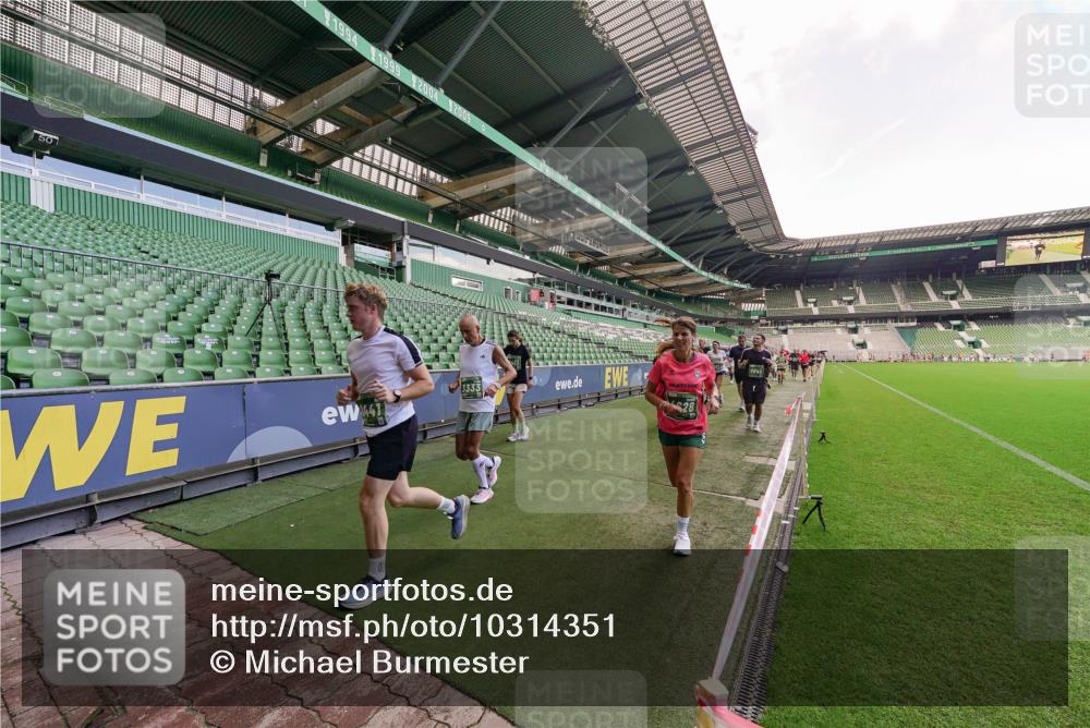 13.09.2026 - 21. swb-Marathon Bremen Michael Burmester http://msf.ph/oto/10314351 13.09.2026 13:09:51 Laufen im Stadion 164, 383, 391, 448, 532, 549, 563, 625, 813, 869, 898, 1025, 1072, 1124, 1150, 1180, 1289, 1398, 1559, 1738, 1855, 1867, 1880, 1894, 1967, 2202, 2208, 2232, 2243, 2268, 2284, 2339, 2342, 2380, 2413, 2429, 2441, 2467, 2471, 2525, 2530, 2553, 2573, 2594, 2654, 2682, 2692, 2714, 2717, 2785, 2819, 2823, 2841, 2897, 2920, 2930, 2931, 2932, 2941, 3032, 3063, 3086, 3089, 3122, 3208, 3291, 3316, 3327, 3333, 3370, 3398, 3410, 3437, 3707, 3769, 3857, 109 meine-sportfotos.de