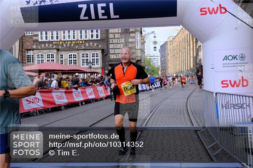13.09.2026 - 21. swb-Marathon Bremen Tim E. http://msf.ph/oto/10314352 13.09.2026 10:55:06 Ziel 10589, 10608, 10646, 10704, 10901, 11040, 11174, 11569, 11874, 11889, 12313, 12519, 12800, 13526, 13592 meine-sportfotos.de