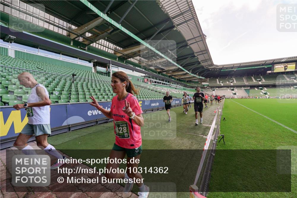 13.09.2026 - 21. swb-Marathon Bremen Michael Burmester http://msf.ph/oto/10314362 13.09.2026 13:09:52 Laufen im Stadion 164, 383, 391, 448, 532, 549, 563, 625, 813, 869, 898, 1025, 1072, 1124, 1150, 1180, 1398, 1559, 1738, 1855, 1867, 1880, 1894, 1967, 2202, 2208, 2232, 2243, 2268, 2284, 2339, 2342, 2380, 2413, 2429, 2441, 2467, 2471, 2525, 2530, 2553, 2573, 2594, 2654, 2682, 2692, 2714, 2717, 2785, 2819, 2823, 2841, 2897, 2920, 2930, 2931, 2932, 2941, 3032, 3063, 3086, 3089, 3122, 3208, 3291, 3316, 3327, 3333, 3370, 3398, 3410, 3437, 3707, 3769, 3857, 109 meine-sportfotos.de