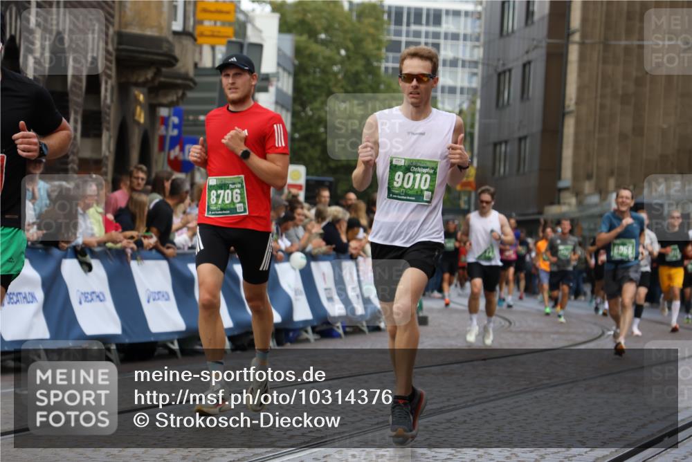 13.09.2026 - 21. swb-Marathon Bremen Strokosch-Dieckow http://msf.ph/oto/10314376 13.09.2026 13:05:48 Ziel 439, 1562, 3242, 3271, 3365, 5092, 5199, 5725, 6579, 7141, 9273, 681, 1745, 3297, 3520, 4712, 5803, 6058, 7399, 8334, 8706, 8877, 8983, 9010, 9429, 9918 meine-sportfotos.de
