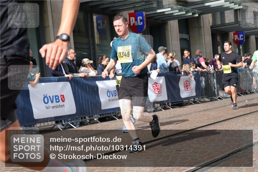 13.09.2026 - 21. swb-Marathon Bremen Strokosch-Dieckow http://msf.ph/oto/10314391 13.09.2026 10:56:31 Ziel 10372, 10408, 10486, 10540, 10610, 10721, 10771, 10824, 10888, 10936, 11000, 11064, 11079, 11328, 11349, 11474, 11601, 11872, 11946, 12284, 12434, 10184, 10211, 10240, 10246, 10322, 10356, 10443, 10670, 10675, 10699, 10844, 11069, 11256, 11280, 11317, 11349, 11407, 11570, 11693, 11782, 11795, 11844, 11855, 11871, 11911, 11996, 12452, 12543 meine-sportfotos.de