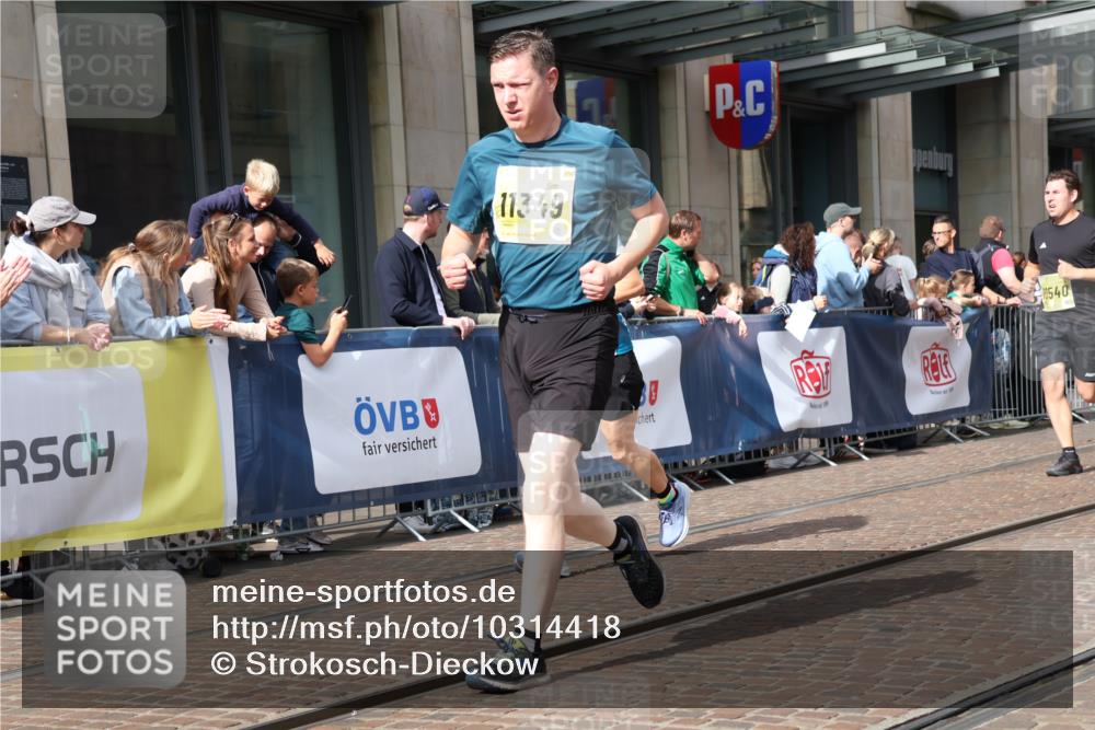 13.09.2026 - 21. swb-Marathon Bremen Strokosch-Dieckow http://msf.ph/oto/10314418 13.09.2026 10:56:32 Ziel 10157, 10372, 10408, 10486, 10540, 10610, 10721, 10771, 10824, 10888, 10936, 11000, 11064, 11079, 11328, 11474, 11601, 11872, 11946, 12032, 12284, 12434, 10184, 10211, 10240, 10246, 10322, 10356, 10443, 10670, 10675, 10699, 10844, 11069, 11256, 11280, 11317, 11349, 11407, 11570, 11693, 11795, 11844, 11855, 11871, 11911, 11996, 12452, 12543 meine-sportfotos.de