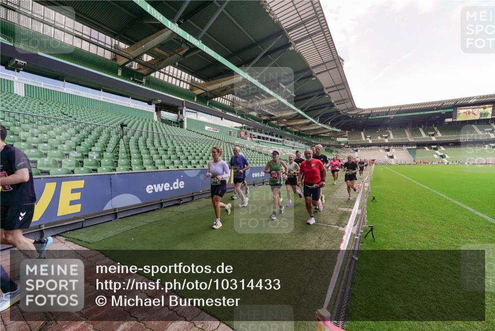 13.09.2026 - 21. swb-Marathon Bremen Michael Burmester http://msf.ph/oto/10314433 13.09.2026 13:09:59 Laufen im Stadion 164, 383, 391, 448, 532, 549, 563, 581, 625, 813, 869, 898, 1025, 1072, 1150, 1180, 1398, 1738, 1855, 1867, 1880, 1894, 1967, 2202, 2208, 2232, 2243, 2268, 2284, 2333, 2339, 2342, 2380, 2413, 2429, 2432, 2441, 2467, 2471, 2525, 2530, 2553, 2573, 2594, 2654, 2682, 2692, 2714, 2717, 2785, 2819, 2823, 2841, 2897, 2920, 2931, 2932, 2941, 3032, 3063, 3086, 3089, 3122, 3208, 3291, 3316, 3327, 3333, 3370, 3398, 3410, 3437, 3470, 3707, 3769, 3857, 109 meine-sportfotos.de