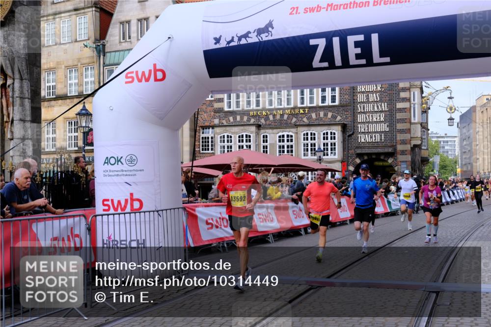 13.09.2026 - 21. swb-Marathon Bremen Tim E. http://msf.ph/oto/10314449 13.09.2026 10:55:10 Ziel 10589, 10646, 10901, 11040, 11174, 11569, 11620, 11860, 11889, 11976, 12313, 12800, 13592 meine-sportfotos.de