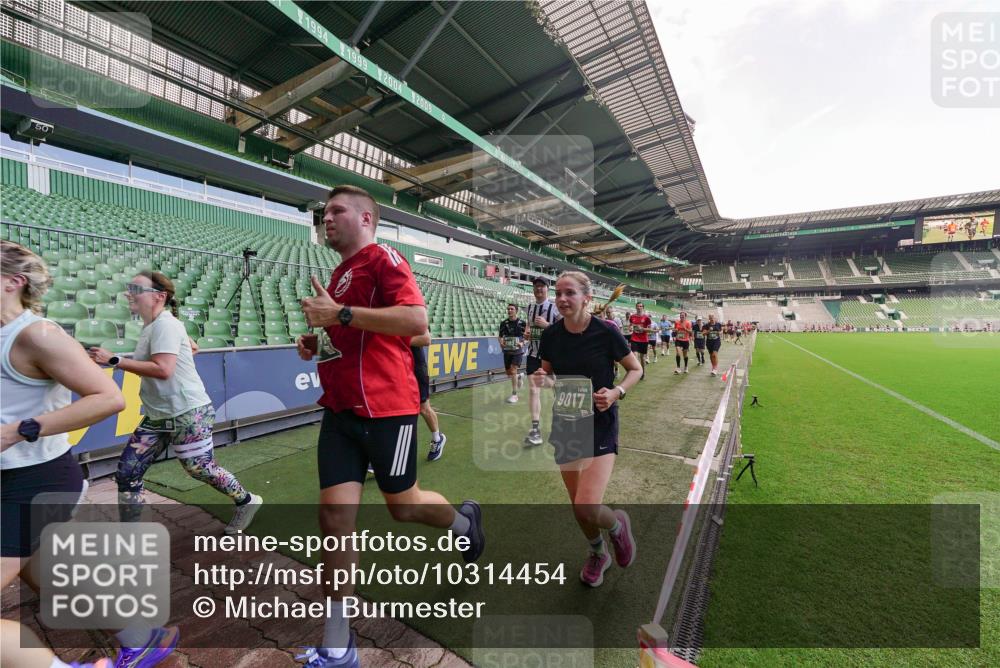 13.09.2026 - 21. swb-Marathon Bremen Michael Burmester http://msf.ph/oto/10314454 13.09.2026 13:10:01 Laufen im Stadion 164, 373, 383, 391, 448, 532, 549, 563, 581, 625, 813, 869, 898, 1025, 1072, 1150, 1180, 1398, 1738, 1855, 1867, 1880, 1894, 1967, 2202, 2208, 2232, 2243, 2268, 2284, 2333, 2339, 2342, 2380, 2413, 2429, 2432, 2441, 2467, 2471, 2525, 2530, 2553, 2573, 2594, 2654, 2682, 2692, 2714, 2717, 2785, 2819, 2823, 2841, 2920, 2931, 2932, 2941, 3032, 3063, 3086, 3089, 3122, 3174, 3208, 3291, 3316, 3327, 3333, 3370, 3398, 3410, 3437, 3470, 3707, 3769, 3857, 109 meine-sportfotos.de