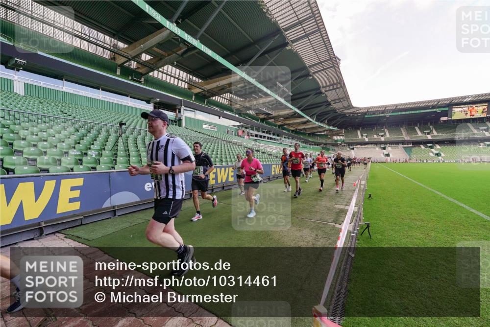 13.09.2026 - 21. swb-Marathon Bremen Michael Burmester http://msf.ph/oto/10314461 13.09.2026 13:10:02 Laufen im Stadion 164, 373, 383, 391, 448, 532, 549, 563, 581, 625, 813, 869, 898, 1025, 1072, 1150, 1180, 1398, 1738, 1855, 1867, 1880, 1894, 1967, 2202, 2208, 2232, 2243, 2268, 2284, 2333, 2339, 2342, 2380, 2413, 2429, 2432, 2441, 2467, 2471, 2525, 2530, 2553, 2573, 2594, 2654, 2682, 2692, 2714, 2717, 2784, 2785, 2819, 2823, 2841, 2920, 2931, 2932, 2941, 3032, 3063, 3086, 3089, 3122, 3174, 3207, 3208, 3291, 3316, 3327, 3333, 3370, 3398, 3410, 3437, 3470, 3707, 3769, 3857, 109 meine-sportfotos.de