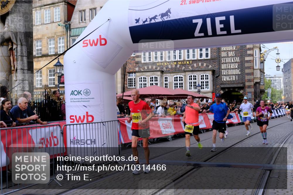 13.09.2026 - 21. swb-Marathon Bremen Tim E. http://msf.ph/oto/10314466 13.09.2026 10:55:11 Ziel 10589, 10646, 10901, 11040, 11569, 11620, 11860, 11889, 11976, 12313, 12800, 13592 meine-sportfotos.de