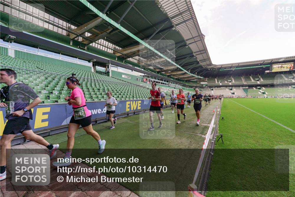 13.09.2026 - 21. swb-Marathon Bremen Michael Burmester http://msf.ph/oto/10314470 13.09.2026 13:10:03 Laufen im Stadion 164, 373, 383, 391, 448, 532, 549, 563, 581, 625, 813, 869, 898, 1025, 1072, 1150, 1180, 1398, 1738, 1855, 1867, 1880, 1894, 1967, 2202, 2208, 2232, 2243, 2268, 2284, 2333, 2339, 2342, 2380, 2413, 2429, 2432, 2441, 2467, 2471, 2525, 2530, 2553, 2573, 2594, 2654, 2682, 2692, 2714, 2717, 2784, 2785, 2819, 2823, 2841, 2920, 2931, 2932, 2941, 3032, 3063, 3086, 3089, 3122, 3174, 3207, 3208, 3291, 3316, 3327, 3333, 3370, 3398, 3410, 3437, 3470, 3707, 3769, 3857, 109 meine-sportfotos.de