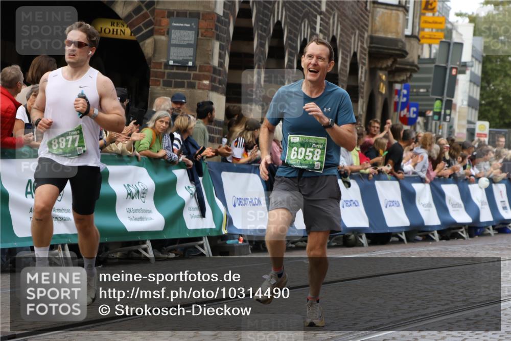 13.09.2026 - 21. swb-Marathon Bremen Strokosch-Dieckow http://msf.ph/oto/10314490 13.09.2026 13:05:53 Ziel 439, 1301, 1562, 1879, 3242, 3271, 5092, 5199, 5725, 6579, 7141, 681, 3297, 3466, 4614, 4712, 5803, 6686, 7399, 8334, 8877, 8983, 9429, 9918 meine-sportfotos.de