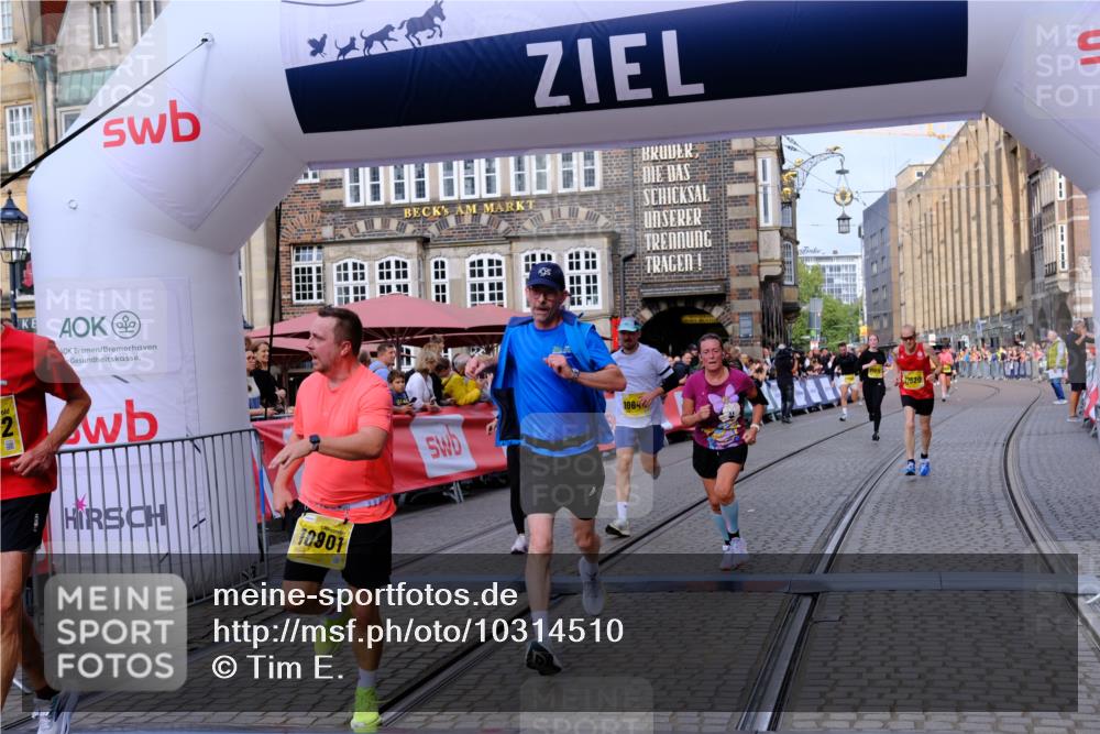 13.09.2026 - 21. swb-Marathon Bremen Tim E. http://msf.ph/oto/10314510 13.09.2026 10:55:12 Ziel 10589, 10646, 10901, 11040, 11569, 11620, 11860, 11889, 11976, 12313, 12800, 13592 meine-sportfotos.de