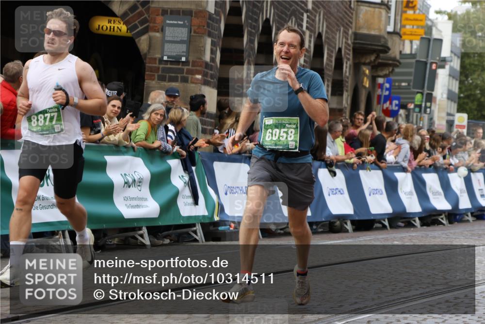 13.09.2026 - 21. swb-Marathon Bremen Strokosch-Dieckow http://msf.ph/oto/10314511 13.09.2026 13:05:53 Ziel 439, 1301, 1562, 1879, 3242, 3271, 5092, 5199, 5725, 6579, 7141, 681, 3297, 3466, 4614, 4712, 5803, 6686, 7399, 8334, 8877, 8983, 9429, 9918 meine-sportfotos.de