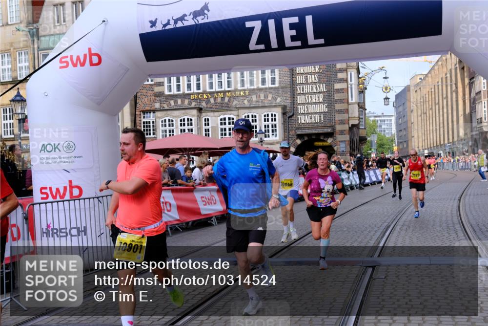 13.09.2026 - 21. swb-Marathon Bremen Tim E. http://msf.ph/oto/10314524 13.09.2026 10:55:12 Ziel 10589, 10646, 10901, 11040, 11569, 11620, 11860, 11889, 11976, 12313, 12800, 13592 meine-sportfotos.de
