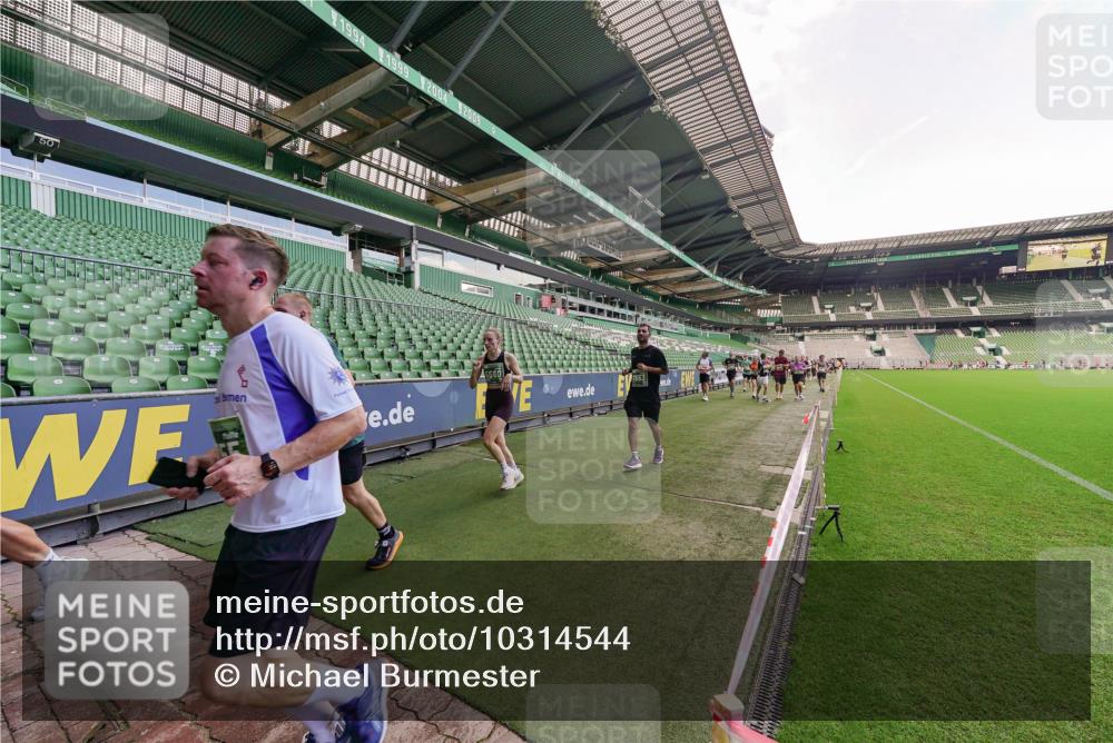 13.09.2026 - 21. swb-Marathon Bremen Michael Burmester http://msf.ph/oto/10314544 13.09.2026 13:10:09 Laufen im Stadion 164, 373, 383, 391, 448, 532, 549, 563, 581, 625, 813, 869, 898, 1025, 1072, 1150, 1180, 1398, 1738, 1855, 1867, 1880, 1894, 1967, 2202, 2208, 2232, 2243, 2268, 2284, 2333, 2339, 2342, 2413, 2429, 2432, 2441, 2471, 2525, 2530, 2553, 2573, 2594, 2654, 2682, 2692, 2714, 2717, 2784, 2785, 2819, 2823, 2920, 2931, 2932, 2941, 3026, 3032, 3063, 3086, 3089, 3122, 3174, 3207, 3208, 3291, 3316, 3327, 3333, 3370, 3398, 3409, 3410, 3437, 3470, 3707, 3769, 3857, 109 meine-sportfotos.de