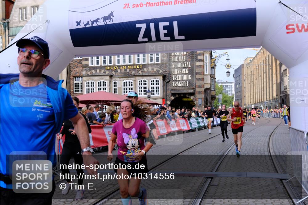 13.09.2026 - 21. swb-Marathon Bremen Tim E. http://msf.ph/oto/10314556 13.09.2026 10:55:13 Ziel 10589, 10646, 10901, 11569, 11620, 11860, 11889, 11908, 11976, 12313, 12800, 13592 meine-sportfotos.de