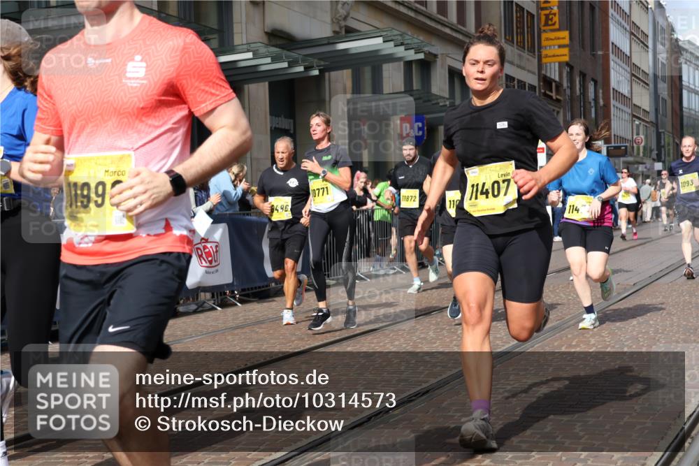 13.09.2026 - 21. swb-Marathon Bremen Strokosch-Dieckow http://msf.ph/oto/10314573 13.09.2026 10:56:34 Ziel 10157, 10408, 10486, 10540, 10610, 10721, 10771, 10824, 10888, 10936, 11000, 11064, 11079, 11328, 11474, 11601, 11872, 11946, 12032, 12284, 12434, 10184, 10211, 10240, 10322, 10356, 10372, 10443, 10670, 10675, 10699, 10844, 11069, 11256, 11280, 11317, 11349, 11407, 11570, 11693, 11795, 11844, 11855, 11871, 11911, 11996, 12452, 12543 meine-sportfotos.de