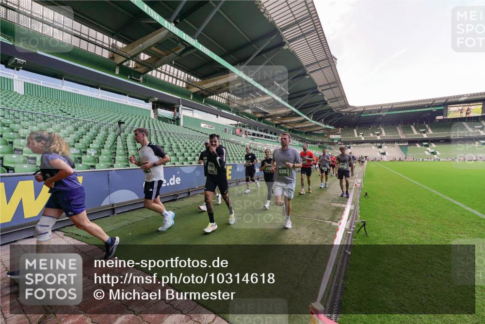 13.09.2026 - 21. swb-Marathon Bremen Michael Burmester http://msf.ph/oto/10314618 13.09.2026 13:10:22 Laufen im Stadion 164, 373, 383, 391, 448, 532, 549, 563, 581, 625, 813, 869, 898, 984, 1072, 1150, 1180, 1738, 1855, 1867, 1880, 1894, 1967, 2202, 2208, 2232, 2243, 2268, 2284, 2330, 2333, 2339, 2342, 2429, 2432, 2441, 2443, 2471, 2525, 2530, 2531, 2553, 2573, 2589, 2594, 2654, 2682, 2714, 2717, 2784, 2785, 2819, 2836, 2920, 2931, 2932, 2941, 3026, 3032, 3063, 3086, 3089, 3122, 3174, 3207, 3208, 3291, 3316, 3327, 3333, 3370, 3398, 3409, 3410, 3437, 3470, 3707, 3769, 3857, 109 meine-sportfotos.de