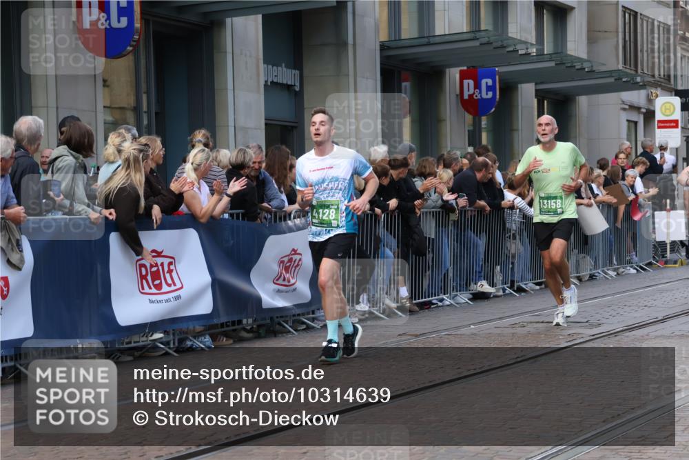 13.09.2026 - 21. swb-Marathon Bremen Strokosch-Dieckow http://msf.ph/oto/10314639 13.09.2026 13:15:47 Ziel 145, 481, 663, 740, 1605, 1955, 2623, 3134, 3149, 4128, 4823, 5430, 5474, 5913, 6106, 6481, 6721, 6744, 7307, 7413, 8398, 8487, 9115, 9278, 13008, 13149, 13158, 982, 1033, 1445, 2733, 3119, 3346, 3422, 3536, 3689, 3836, 3991, 4212, 4573, 4653, 4663, 5533, 5588, 6162, 6481, 6515, 6526, 7203, 7291, 7992, 9029, 9122, 9391, 9475, 9777, 13249 meine-sportfotos.de