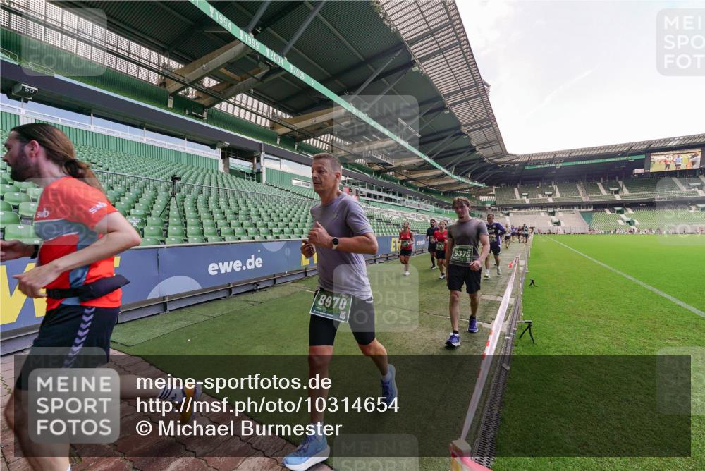 13.09.2026 - 21. swb-Marathon Bremen Michael Burmester http://msf.ph/oto/10314654 13.09.2026 13:10:25 Laufen im Stadion 164, 373, 383, 391, 448, 532, 549, 563, 581, 625, 813, 869, 898, 984, 1072, 1150, 1180, 1738, 1855, 1867, 1880, 1894, 1967, 2202, 2208, 2232, 2243, 2268, 2284, 2330, 2333, 2339, 2342, 2429, 2432, 2441, 2443, 2471, 2525, 2530, 2531, 2553, 2573, 2589, 2594, 2654, 2682, 2714, 2717, 2784, 2785, 2819, 2836, 2920, 2931, 2932, 2941, 3026, 3032, 3063, 3086, 3089, 3122, 3174, 3207, 3208, 3291, 3316, 3327, 3333, 3370, 3398, 3409, 3410, 3437, 3470, 3707, 3769, 3857, 109 meine-sportfotos.de