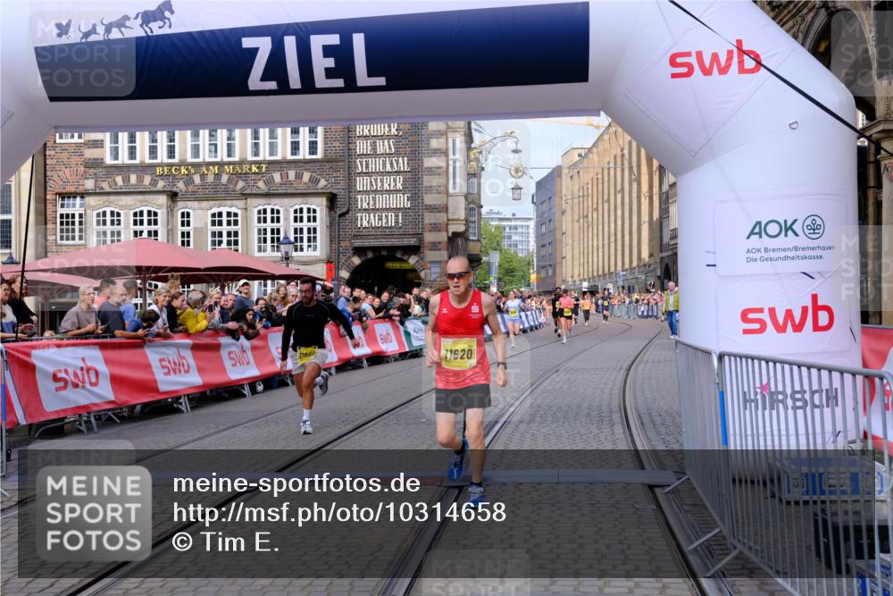 13.09.2026 - 21. swb-Marathon Bremen Tim E. http://msf.ph/oto/10314658 13.09.2026 10:55:15 Ziel 10555, 10646, 10901, 11001, 11620, 11860, 11889, 11908, 11976, 12313, 12800, 13592 meine-sportfotos.de