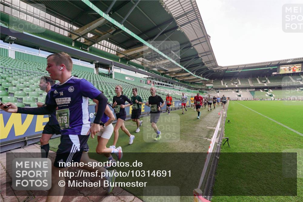 13.09.2026 - 21. swb-Marathon Bremen Michael Burmester http://msf.ph/oto/10314691 13.09.2026 13:10:29 Laufen im Stadion 164, 373, 383, 391, 448, 532, 549, 563, 581, 625, 813, 869, 898, 984, 1072, 1180, 1738, 1855, 1867, 1894, 1967, 2202, 2208, 2232, 2243, 2268, 2284, 2330, 2333, 2339, 2342, 2429, 2432, 2441, 2443, 2471, 2525, 2530, 2531, 2553, 2573, 2589, 2594, 2654, 2669, 2682, 2714, 2717, 2784, 2785, 2819, 2836, 2920, 2931, 2932, 2941, 3026, 3032, 3063, 3086, 3089, 3122, 3174, 3207, 3208, 3291, 3316, 3327, 3333, 3352, 3370, 3398, 3409, 3410, 3437, 3470, 3707, 3769, 3857, 109, 800 meine-sportfotos.de