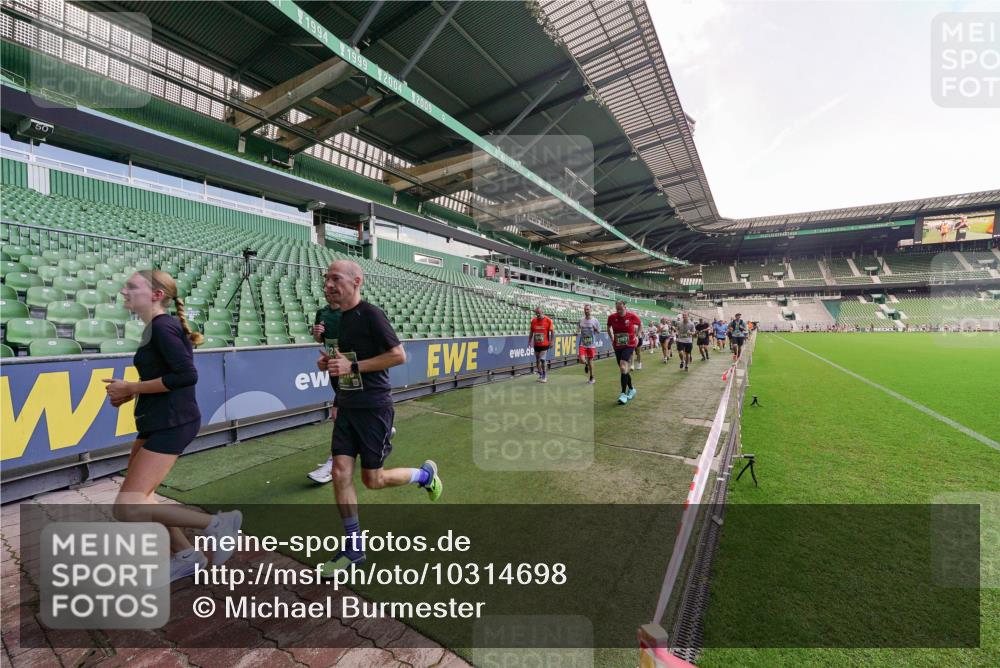 13.09.2026 - 21. swb-Marathon Bremen Michael Burmester http://msf.ph/oto/10314698 13.09.2026 13:10:29 Laufen im Stadion 164, 373, 383, 391, 448, 532, 549, 563, 581, 625, 813, 869, 898, 984, 1072, 1180, 1738, 1855, 1867, 1894, 1967, 2202, 2208, 2232, 2243, 2268, 2284, 2330, 2333, 2339, 2342, 2429, 2432, 2441, 2443, 2471, 2525, 2530, 2531, 2553, 2573, 2589, 2594, 2654, 2669, 2682, 2714, 2717, 2784, 2785, 2819, 2836, 2920, 2931, 2932, 2941, 3026, 3032, 3063, 3086, 3089, 3122, 3174, 3207, 3208, 3291, 3316, 3327, 3333, 3352, 3370, 3398, 3409, 3410, 3437, 3470, 3707, 3769, 3857, 109, 800 meine-sportfotos.de