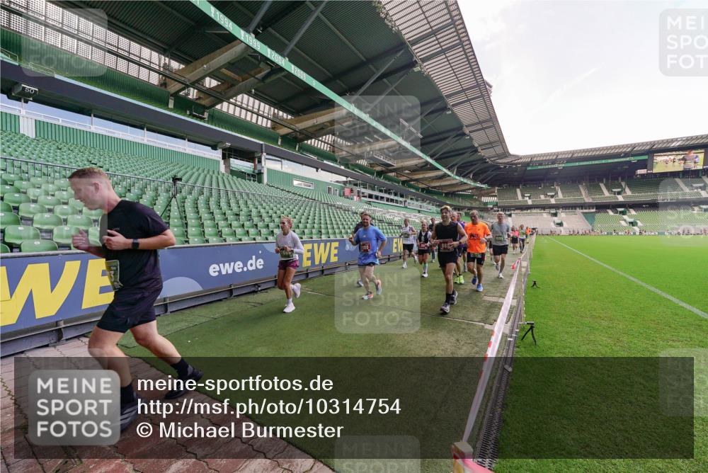 13.09.2026 - 21. swb-Marathon Bremen Michael Burmester http://msf.ph/oto/10314754 13.09.2026 13:10:36 Laufen im Stadion 164, 265, 373, 383, 391, 448, 532, 563, 581, 813, 869, 898, 984, 1072, 1180, 1738, 1855, 1867, 1894, 1967, 2202, 2208, 2232, 2268, 2284, 2299, 2330, 2333, 2339, 2342, 2432, 2443, 2471, 2525, 2530, 2531, 2553, 2573, 2589, 2594, 2654, 2669, 2682, 2714, 2717, 2784, 2785, 2819, 2836, 2920, 2931, 2932, 3026, 3032, 3063, 3086, 3089, 3122, 3159, 3174, 3207, 3208, 3291, 3316, 3333, 3352, 3370, 3398, 3409, 3410, 3437, 3470, 3707, 3769, 3857, 109, 800 meine-sportfotos.de