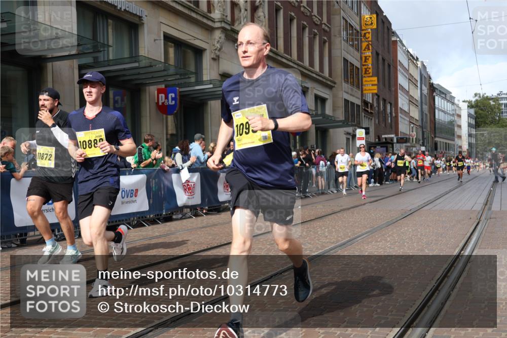 13.09.2026 - 21. swb-Marathon Bremen Strokosch-Dieckow http://msf.ph/oto/10314773 13.09.2026 10:56:38 Ziel 10157, 10408, 10486, 10610, 10771, 10772, 10888, 11000, 11079, 11328, 11872, 11946, 12032, 12284, 12434, 10184, 10211, 10240, 10322, 10356, 10372, 10540, 10670, 10675, 10721, 10824, 10844, 10936, 11064, 11069, 11256, 11317, 11349, 11407, 11474, 11570, 11601, 11795, 11844, 11855, 11871, 11911, 11996, 12543 meine-sportfotos.de