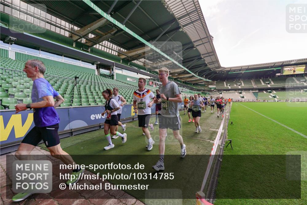 13.09.2026 - 21. swb-Marathon Bremen Michael Burmester http://msf.ph/oto/10314785 13.09.2026 13:10:38 Laufen im Stadion 164, 265, 373, 383, 391, 448, 532, 563, 581, 813, 869, 898, 984, 1072, 1180, 1738, 1855, 1867, 1894, 1952, 1967, 2202, 2208, 2232, 2268, 2284, 2299, 2330, 2333, 2339, 2342, 2432, 2443, 2471, 2525, 2530, 2531, 2553, 2573, 2589, 2594, 2654, 2669, 2682, 2714, 2717, 2784, 2785, 2819, 2836, 2920, 2931, 2932, 3026, 3032, 3063, 3086, 3089, 3122, 3159, 3174, 3207, 3208, 3291, 3316, 3333, 3352, 3370, 3398, 3409, 3410, 3437, 3470, 3707, 3769, 3857, 109, 800 meine-sportfotos.de