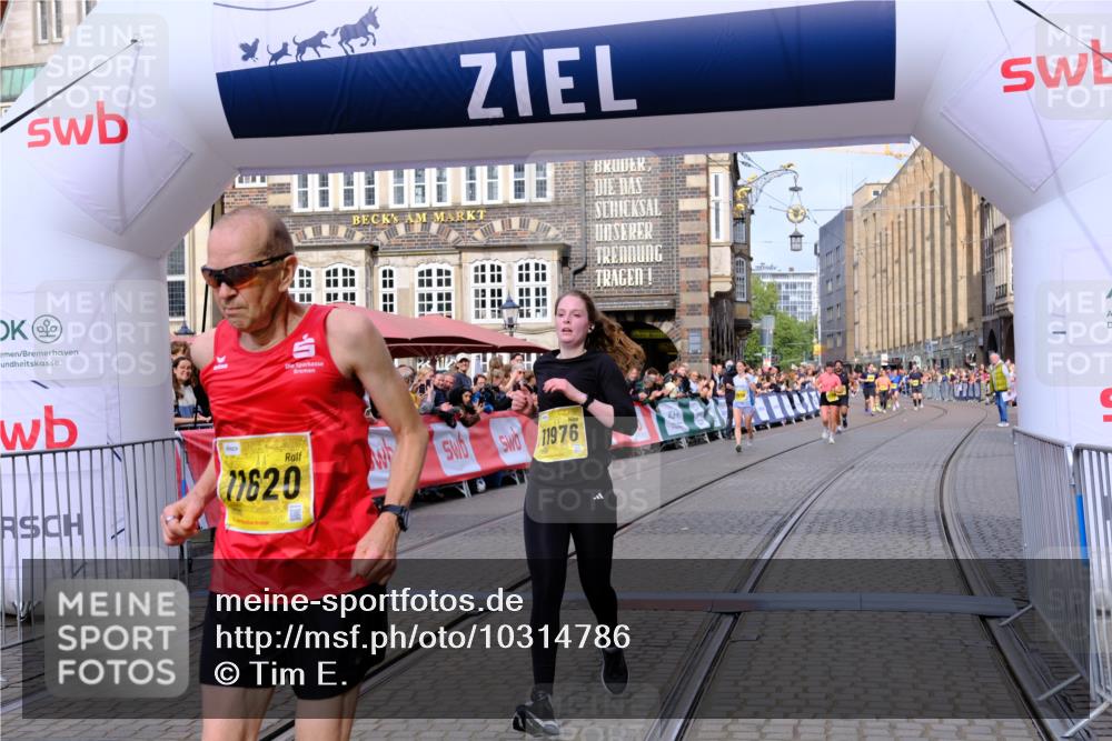 13.09.2026 - 21. swb-Marathon Bremen Tim E. http://msf.ph/oto/10314786 13.09.2026 10:55:17 Ziel 10555, 10646, 10901, 11001, 11620, 11860, 11889, 11908, 11976, 12313, 13592 meine-sportfotos.de