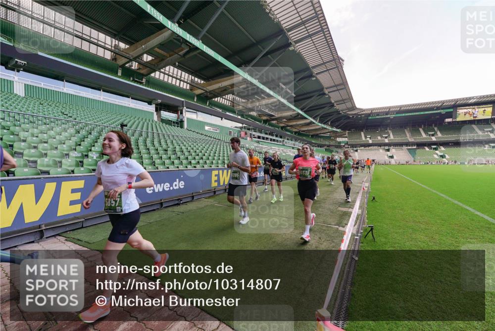 13.09.2026 - 21. swb-Marathon Bremen Michael Burmester http://msf.ph/oto/10314807 13.09.2026 13:10:41 Laufen im Stadion 164, 265, 373, 383, 391, 448, 532, 581, 869, 898, 984, 1180, 1738, 1855, 1867, 1894, 1952, 1967, 2202, 2232, 2268, 2284, 2299, 2330, 2333, 2339, 2342, 2432, 2443, 2471, 2525, 2530, 2531, 2553, 2573, 2589, 2594, 2654, 2669, 2682, 2714, 2717, 2784, 2785, 2804, 2819, 2836, 2920, 2931, 2932, 3026, 3032, 3063, 3086, 3089, 3122, 3159, 3174, 3207, 3208, 3291, 3316, 3333, 3352, 3370, 3398, 3409, 3410, 3437, 3470, 3707, 3769, 3857, 109, 800 meine-sportfotos.de