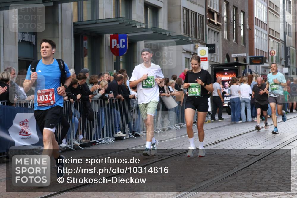 13.09.2026 - 21. swb-Marathon Bremen Strokosch-Dieckow http://msf.ph/oto/10314816 13.09.2026 13:15:51 Ziel 145, 481, 663, 740, 755, 792, 1605, 1955, 2623, 3134, 3149, 4128, 4823, 5430, 5554, 5913, 6106, 6721, 6744, 7307, 7413, 8398, 8487, 9031, 9115, 9278, 13008, 13158, 982, 1033, 1445, 2733, 3119, 3346, 3422, 3536, 3689, 3836, 3991, 4212, 4573, 4653, 5474, 5533, 5588, 5913, 6162, 6481, 6515, 7203, 7992, 9029, 9122, 9391, 9475, 9777, 13149, 13249 meine-sportfotos.de